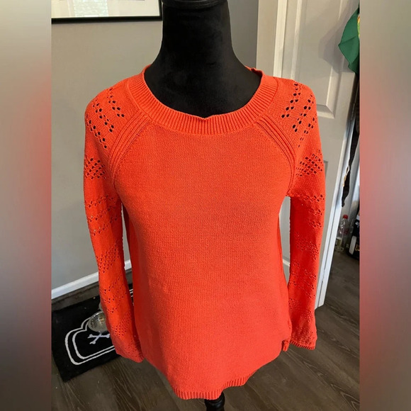 GAP melon colored sweater with crochet detailed sleeves - Picture 1 of 4